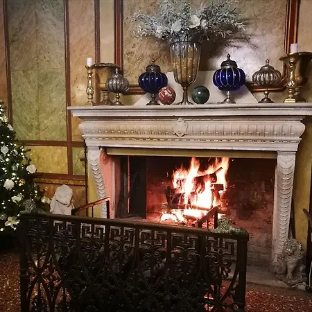 Ducale & Ristorante מלון דולו